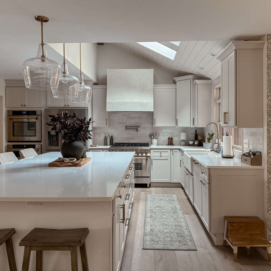 A medium-sized kitchen refaced with Front + Center cabinet fronts